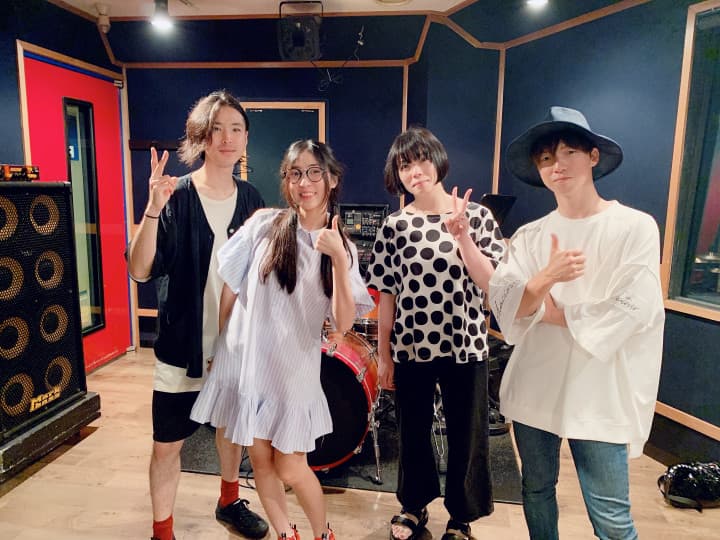 来日ライブツアーサポート